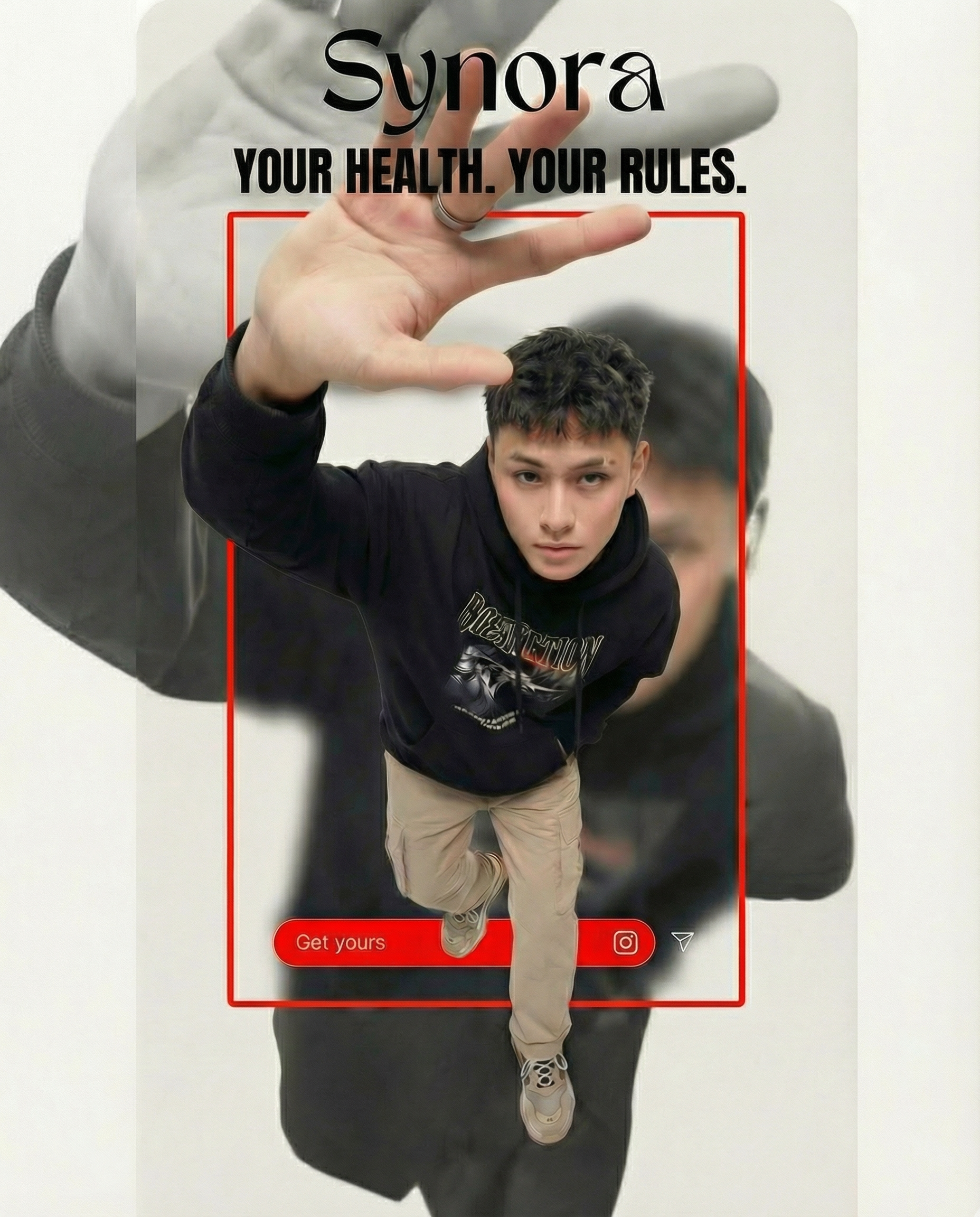 Young man wearing a silver Synora smart ring. Urban fashion health tracker for men offering 24/7 fitness monitoring.